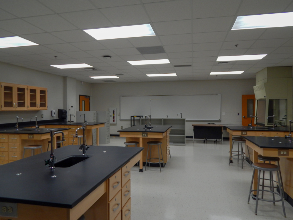 Cooper & Company | Lilburn Middle School Laboratory Classroom